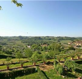 A selection of 2-3 bedroom apartments with shared pool near Florence, Sleeps 4-6
